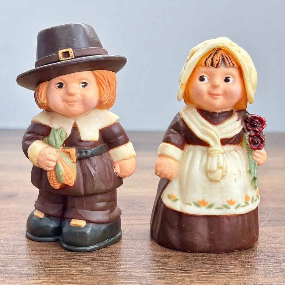 VINTAGE Hallmark Thanksgiving PILGRIM FIGURINES Boy Girl Salt Pepper Shakers Set